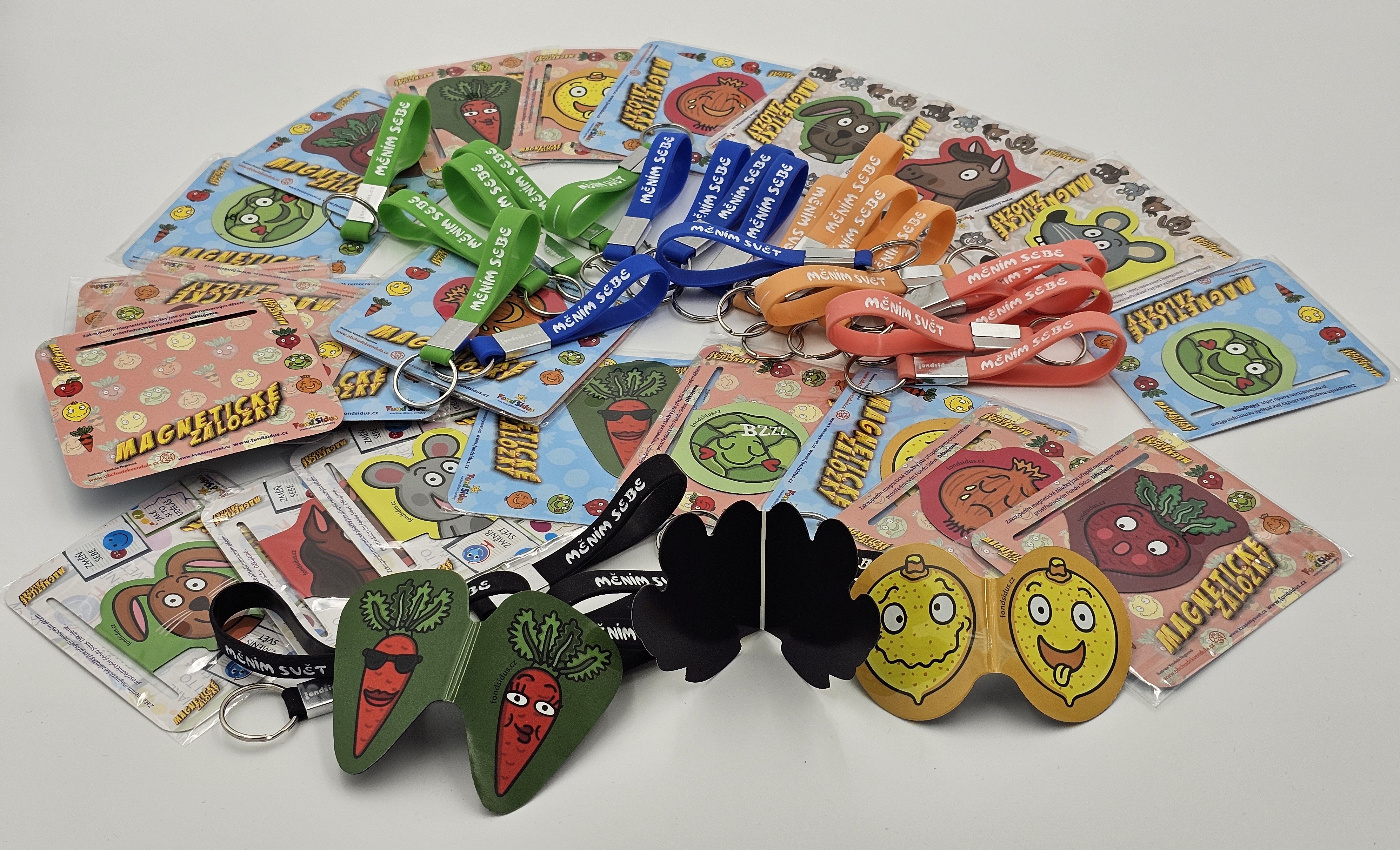 Odměny pro děti - přívěsek "Měním sebe" a magnetické záložky 